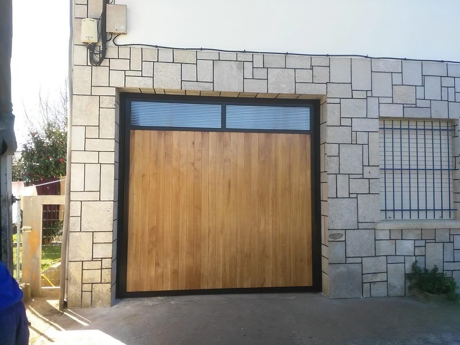 Descubra todas las comodidades de motorizar su puerta de garaje