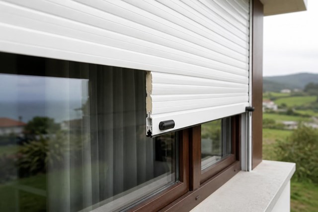 Persianas térmicas de aluminio para viviendas en Narón - Imagen 1