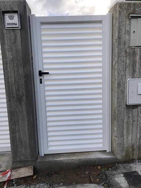 Cierre en A Cabana con lama de ventilación (Galería de Persianas Garcal